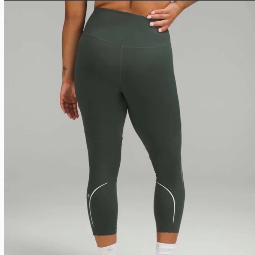 lululemon Base Pace HR Reflective Crop 23” leggings in Smoked Spruce sz 2 NWT